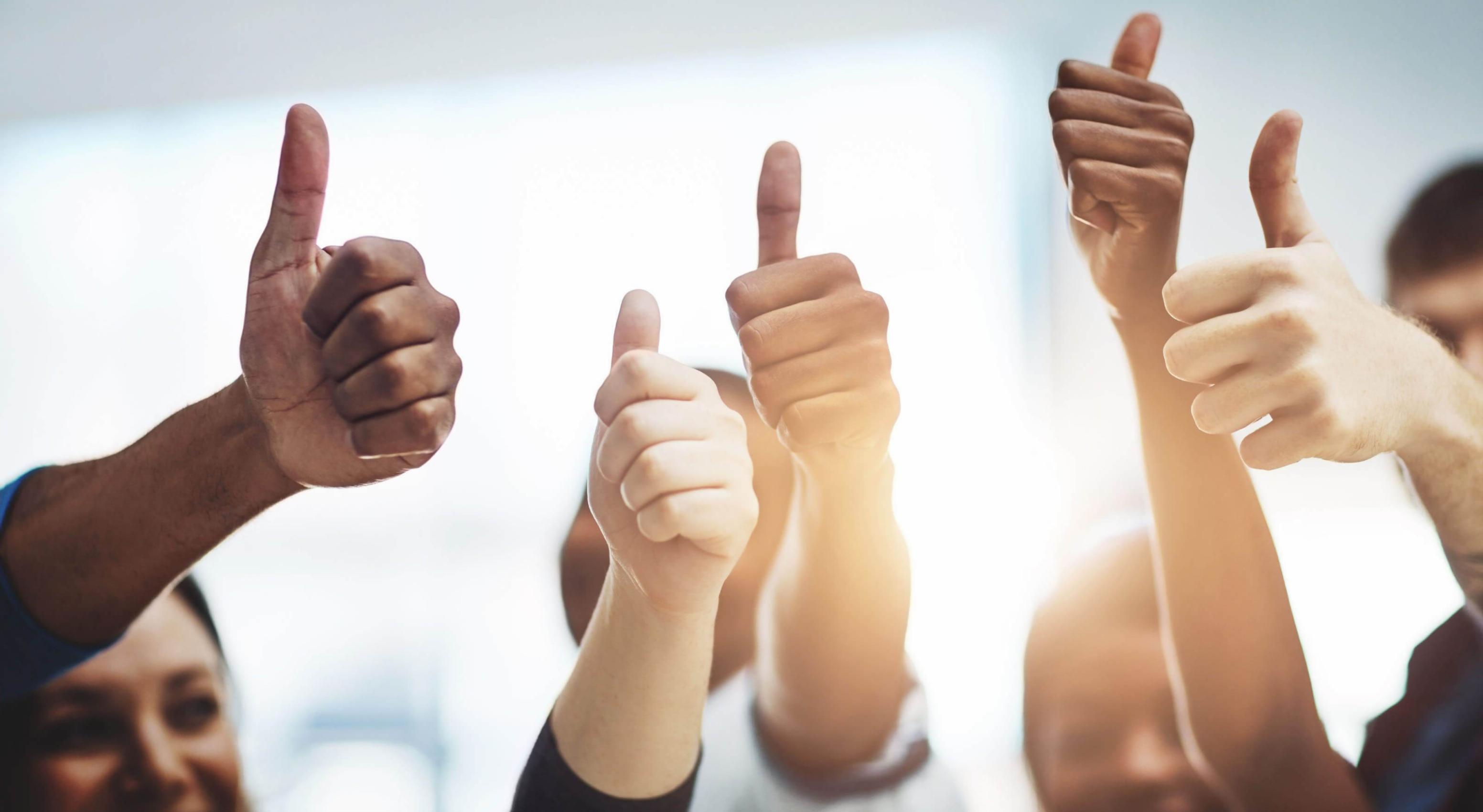 Participantes trabajando en ejercicios prácticos de desarrollo personal